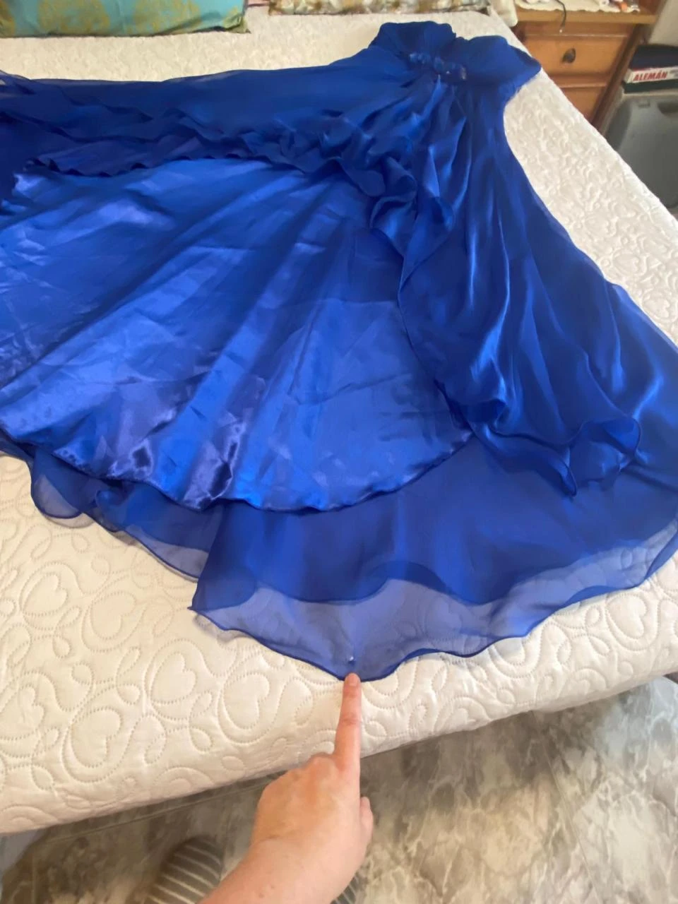 Vestido de festa romântico azul royal, corte "Hi-Lo" com pedrarias. – photo 19